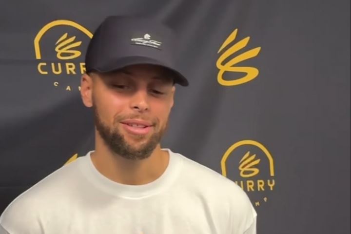 小吧采访到库里啦！听说库里将第一次把训练营也带到中国？