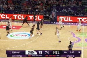 声东击西！廖三宁过掉外线防守人妙传篮下 胡金秋轻扣吃饼