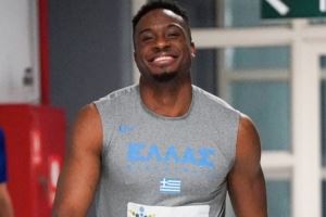 希腊主帅谈字母哥哥：我不会给任何人开后门 他带来了极大的能量