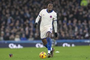 记者：西汉姆正在与切尔西商谈租借法国后卫迪萨西