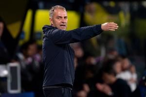 世体：弗里克应对伤病继续调整阵容，目前演练了两套阵容应对比赛