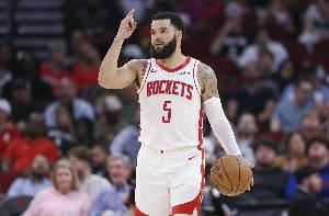 火箭：范弗里特今日成功接受了右膝前交叉韧带撕裂修复手术