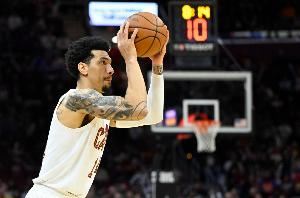 铁林：完全接受空位3分 但转换中直接扔不该扔的3分让比赛像野球