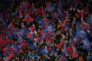 焦点大战！法媒：大巴黎2600名球迷随队远征巴塞罗那，客队票售罄