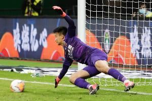 定海神针！海港二门陈威单场贡献10次扑救，最后时刻化解必进球