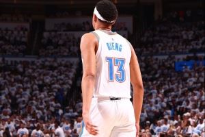 末节独得13分主导逆转！吉昂：拼尽全力去打 整个季前赛都是这样